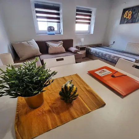 Gyongy Apartmanhazak *