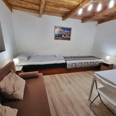 Gyongy Apartmanhazak Apartment *